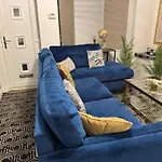 Sheffield - House - Sleeps 5 - Parking - Garden