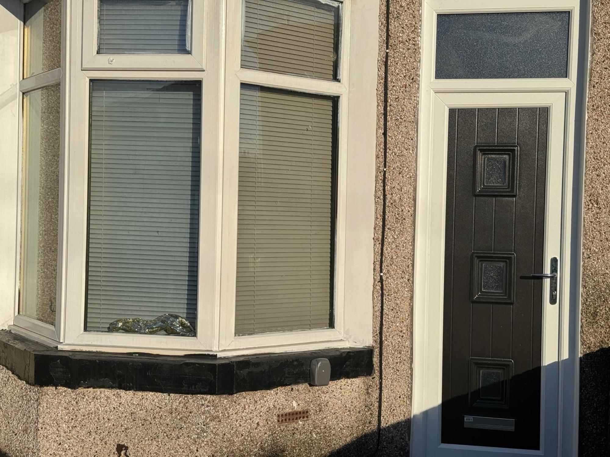 Holiday home - House - Sleeps 5 - Parking - Garden