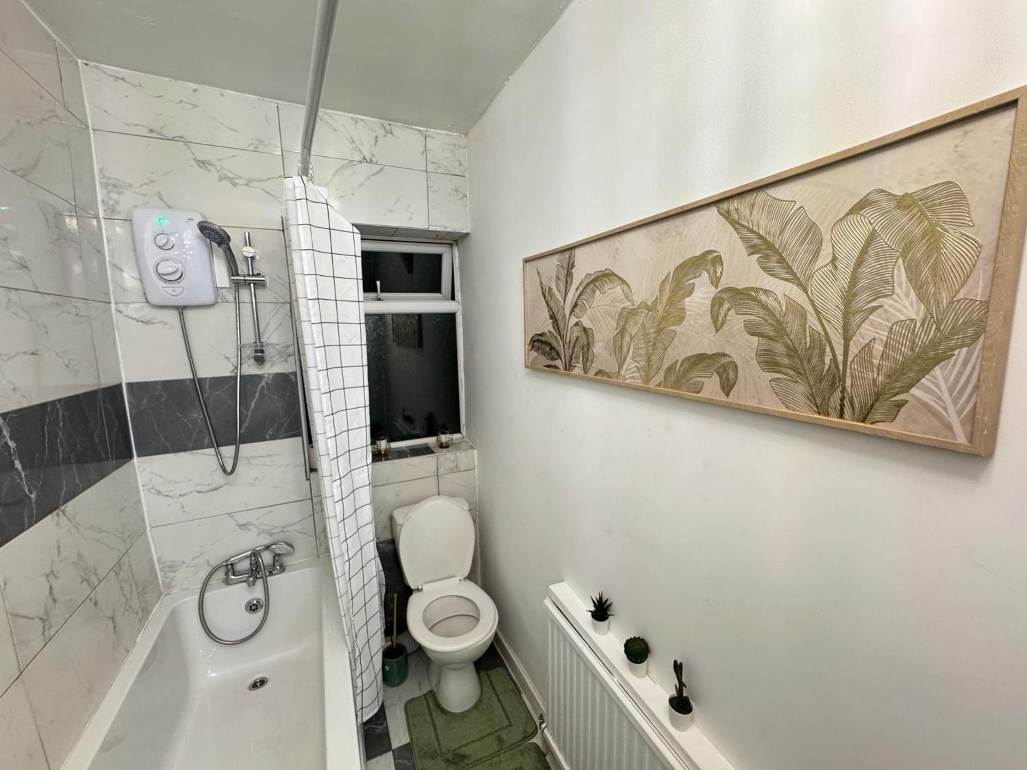 - House - Sleeps 5 - Parking - Garden Holiday home