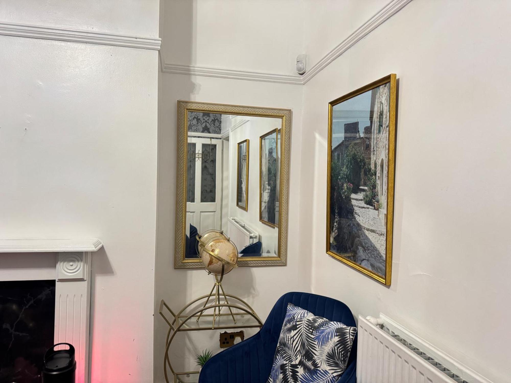 - House - Sleeps 5 - Parking - Garden Holiday home Sheffield