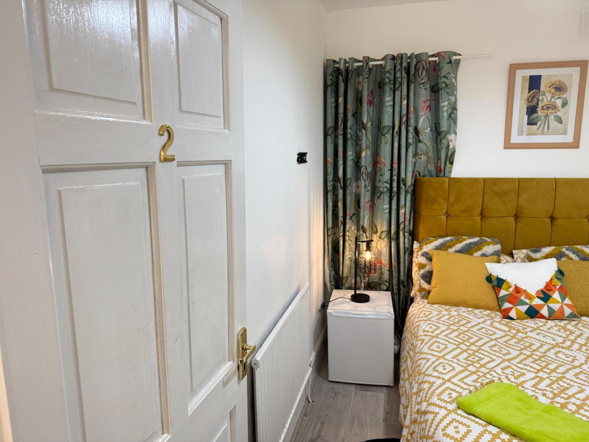 - House - Sleeps 5 - Parking - Garden Holiday home Sheffield