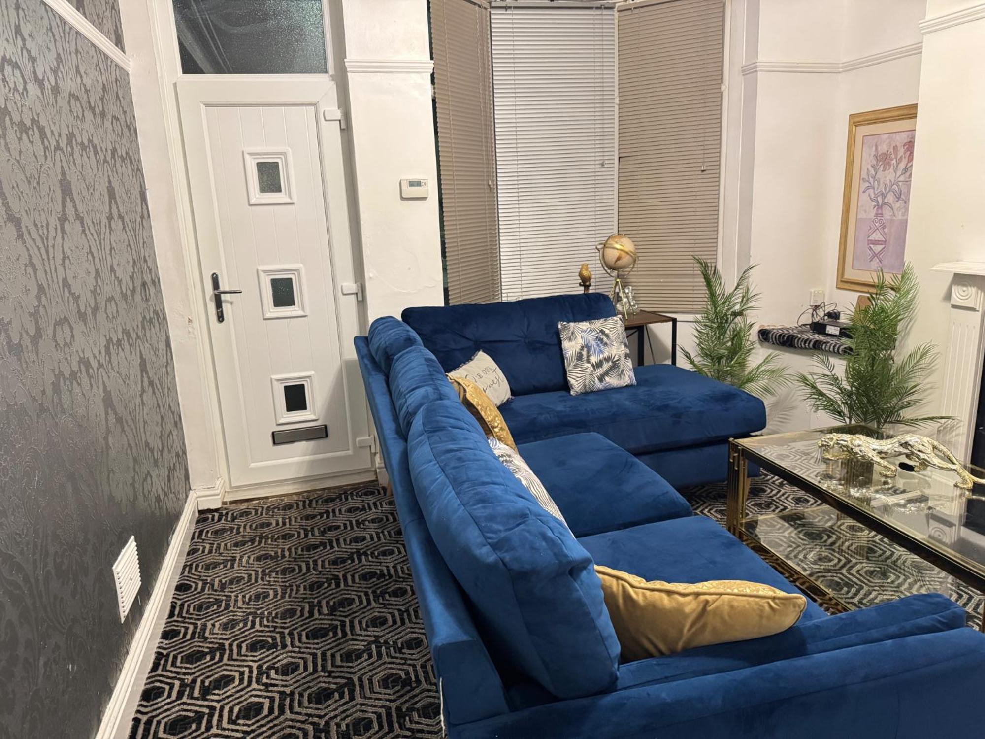 - House - Sleeps 5 - Parking - Garden Sheffield